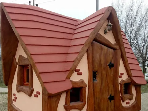Close detail of a hand sculpted curved roofline
